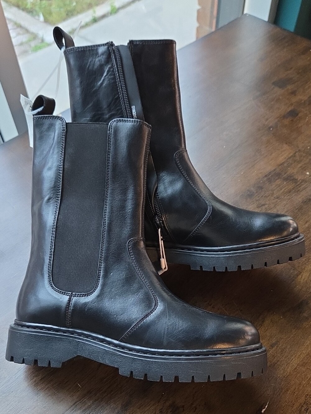 Geox Size 6 Classic Black Leather Chelsea Boot for Women NEW